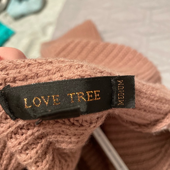 Cable knit cross back sweater - Picture 2 of 3